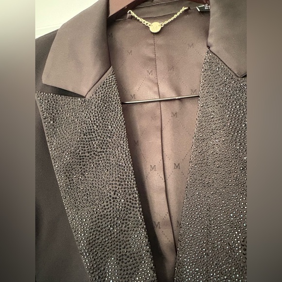 Elegant Black Women's Blazer - Size M (6) - Picture 9 of 9